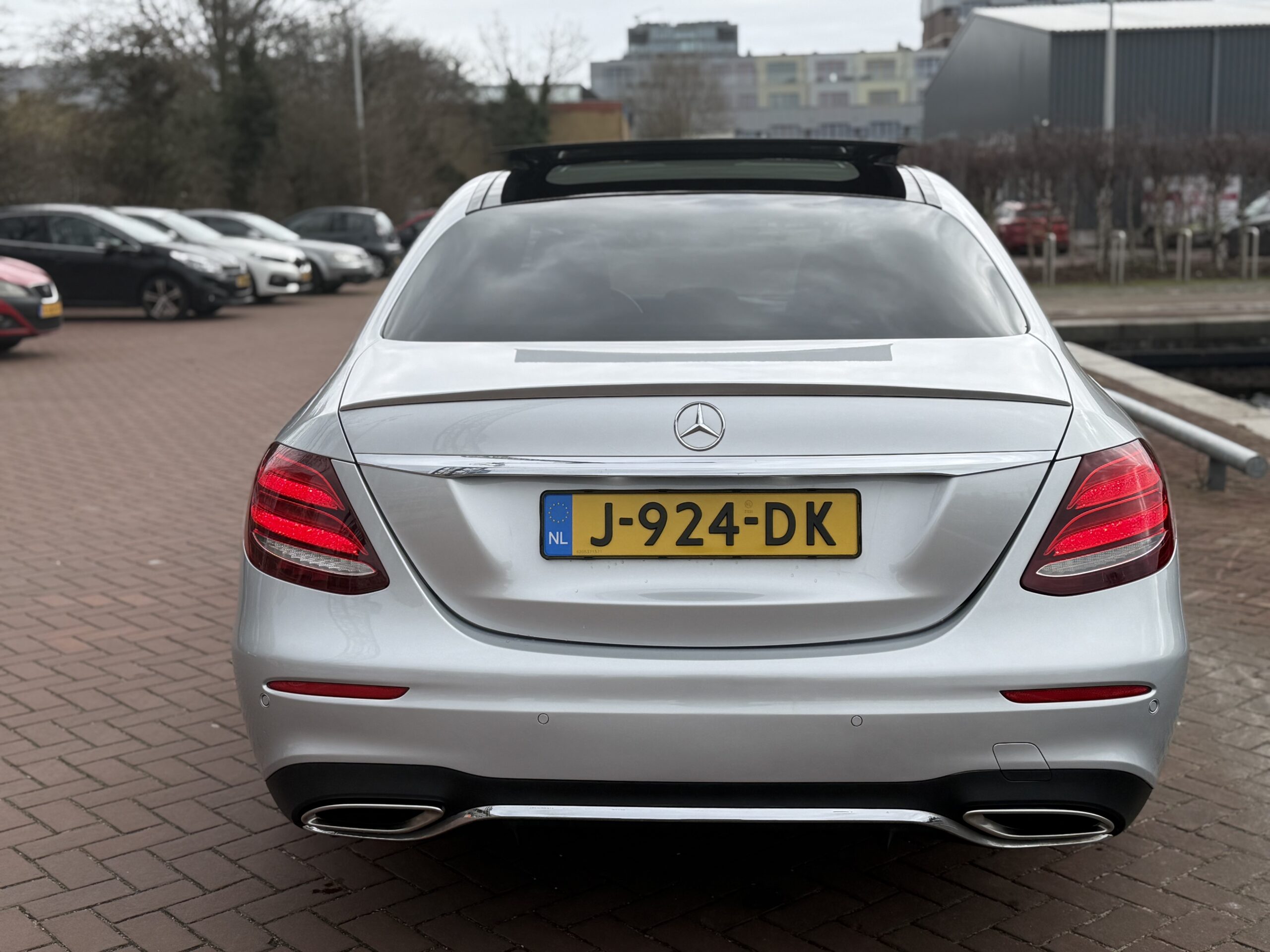 Mercedes Benz E Klasse 200 AMG-line MEMORY BURNMESTER PANO